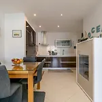 Henri Apartment *